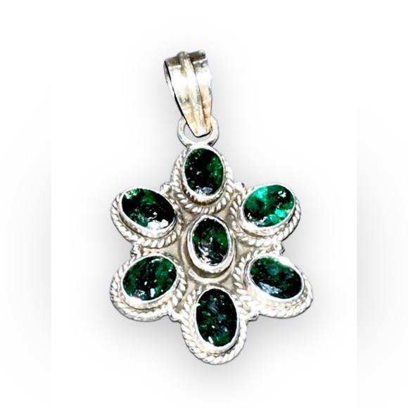 Sterling Silver Emerald Flower Pendant 7 gemstones rope accent 1.78” x 1” - Picture 4 of 7